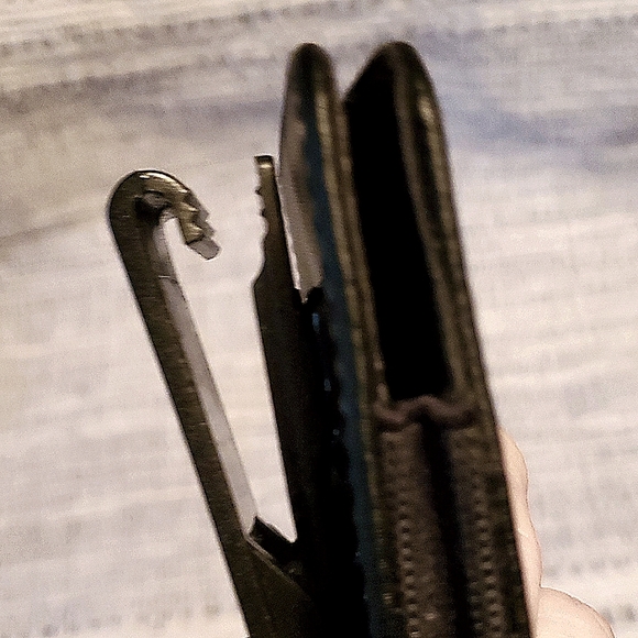 NEW Black Leather Cellphone Holster with Rotating Clip by "Cellet" Brand - Picture 5 of 5